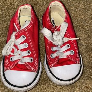 Red converse 5c
